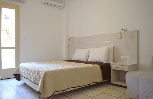 Ios Bed & Breakfast | Brothers Hotel Deluxe Double room.