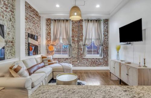 Historic District - North Apartment | Broughton Bliss Loft- City Market Plant Riverside