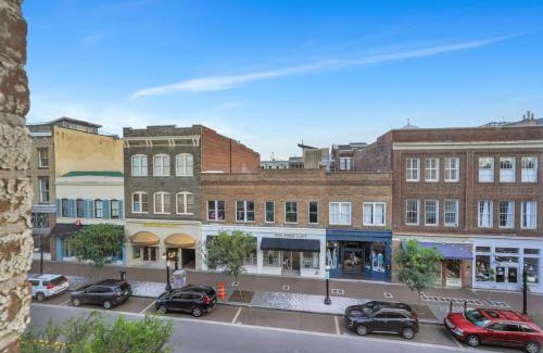 Historic District - North Apartment | Broughton Bliss Loft- City Market Plant Riverside