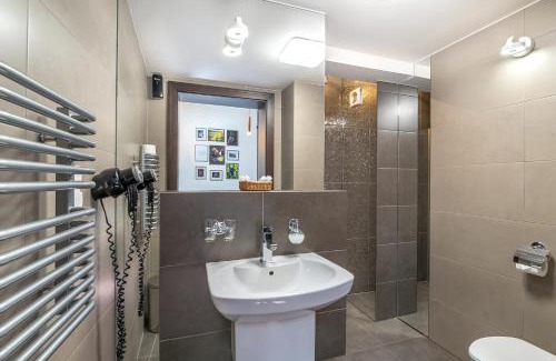 Pszczyna Bed & Breakfast | Brovar 16