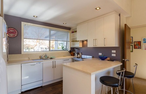 Arrowtown Cottage | Brow Peak View - Arrowtown Holiday Home