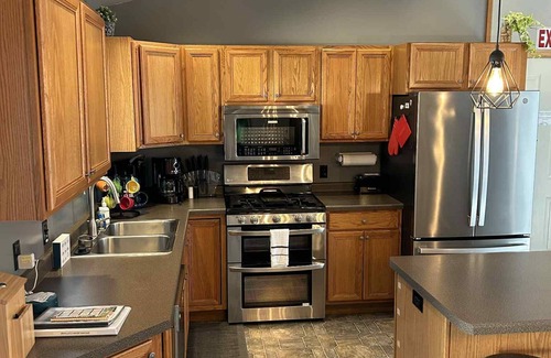 Rome House | Brown Bear Cottage 3 Bedroom Pet Friendly Home Near Sand Valley & Lake Arrowhead