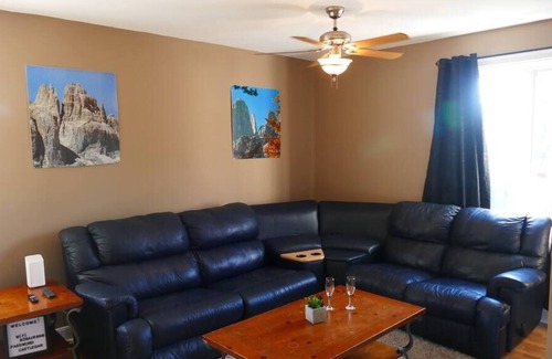 Castlegar House | Brown Bear - Spacious 3 bedroom home w/ great deck