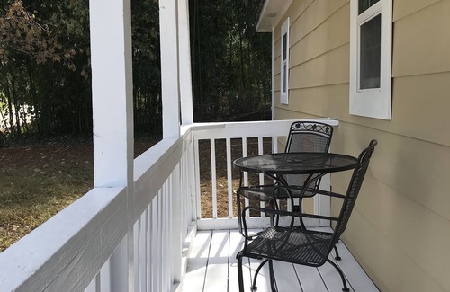 Gainesville House | Brown Bungalow with King bed by the lake