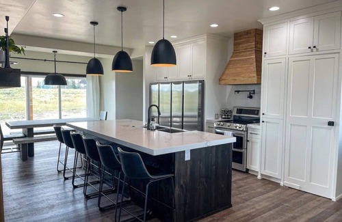 Island Park Cabin | Brown Bunny Lodge AIR CONDITIONING 35 miles to YNP