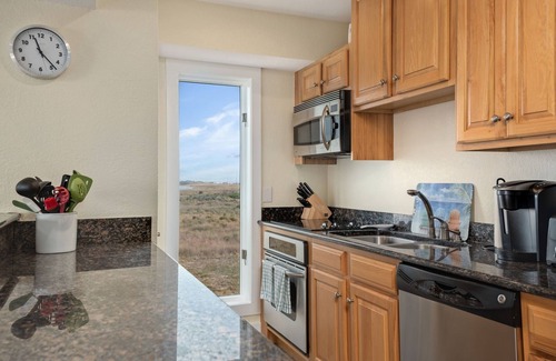 Hatteras Condo | Brown Dog by the Sound Soundfront and Oceanview Retreat