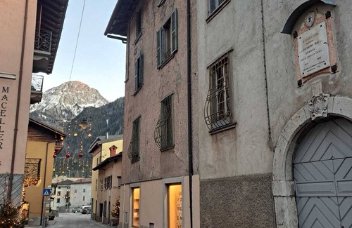 Schilpario Apartment | Brown Dolomyte Apartment