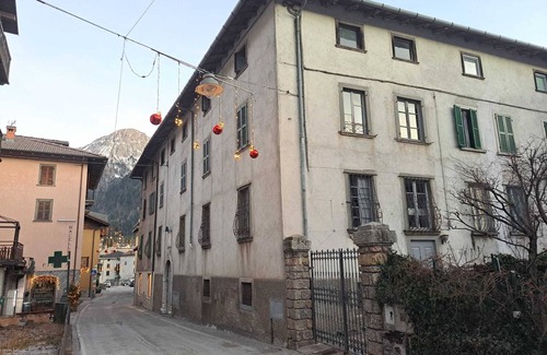 Schilpario Apartment | Brown Dolomyte Apartment