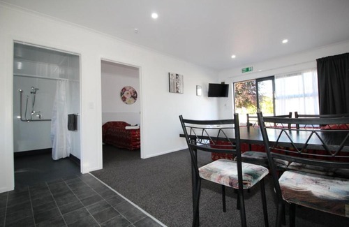 Pahiatua Hotel | Brown Trout Motel