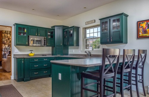 Sunday River Area House | Brownie- Comfy Modern Ranch Home w/Hot Tub