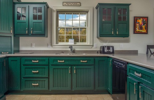 Sunday River Area House | Brownie- Comfy Modern Ranch Home w/Hot Tub