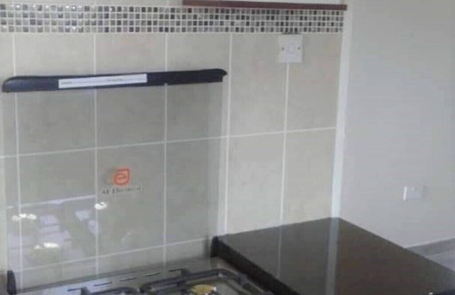 Mbare West Cottage | Browns Cottage Retreat - Newly remodeled,WiFi,Cute. Brand new kitchen, bathroom