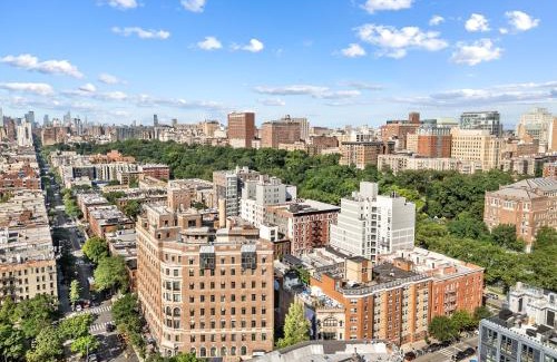 Harlem Apartment | Brownstone 2 Bed with Private Backyard near Subway