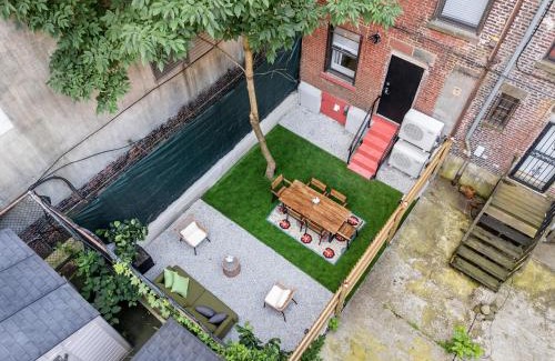 Harlem Apartment | Brownstone 2 Bed with Private Backyard near Subway