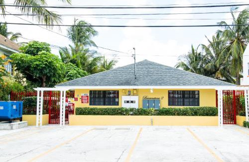 Nassau Apartment | Brownstone Guesthouses Seabeach