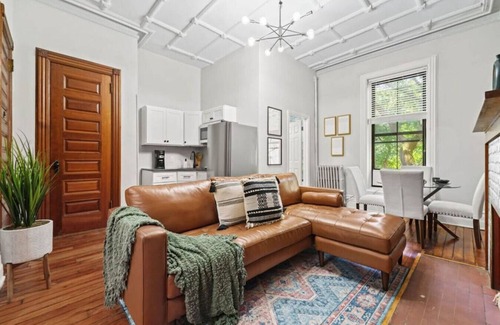 Central Park North Apartment | Brownstone Near Subway & Columbia Uni