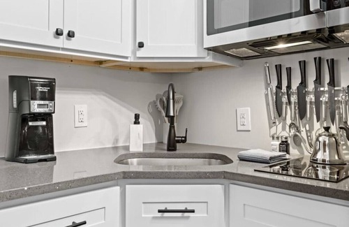 Central Park North Apartment | Brownstone Near Subway & Columbia Uni