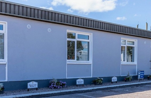 Tramore Apartment | Brownstown Head Room(@BurrowLodge)