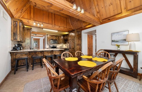 Brownwood House | Brownwood Lodge · Roomy Lodge Nestled Lakeside