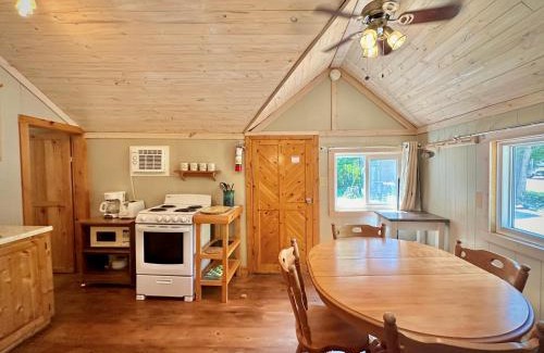Tobermory Hotel | Bruce Anchor Cabins