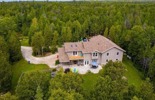 Lion's Head House | Bruce “GOLF” Getaways