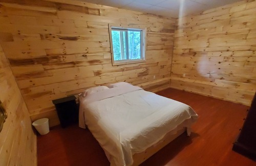 Tobermory Cottage | Bruce's Lodge East, Tobermory ON