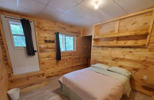 Tobermory Cottage | Bruce's Lodge East, Tobermory ON