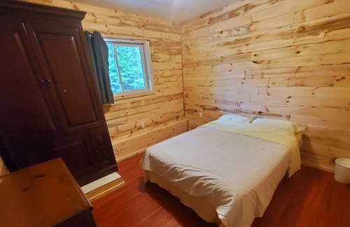 Tobermory Cottage | Bruce's Lodge East, Tobermory ON