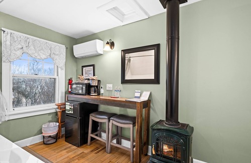 Endion House | Brule River Suite w/Jacuzzi & Sauna