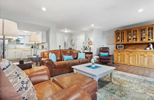 Tri-Cities House | Bruneau Bungalow Side B