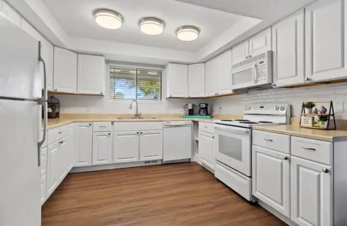 Tri-Cities House | Bruneau Bungalow Side B