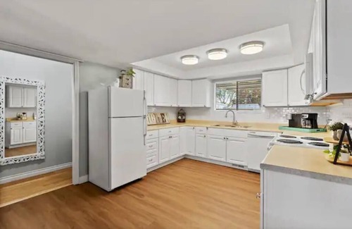 Tri-Cities House | Bruneau Bungalow Side B