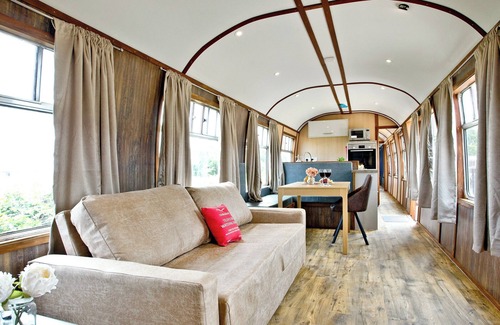 Dawlish Warren Ski Chalet | Brunel Boutique Railway Carriage 4