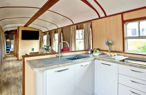 Dawlish Warren Ski Chalet | Brunel Boutique Railway Carriage 3