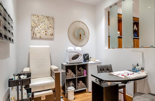 Cheddar Ski Chalet | Brunel Premier Elegance Lodge 3