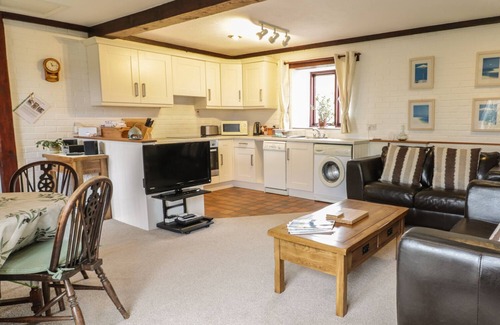 Hayle Cottage | BRUNNION COTTAGE, pet friendly, character holiday cottage in St Ives