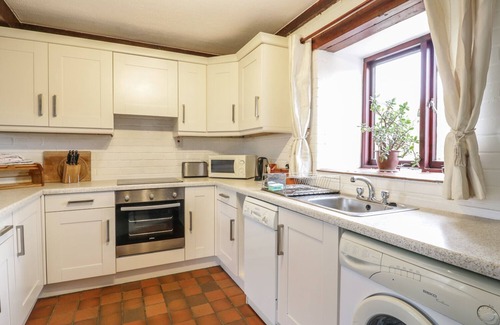 Hayle Cottage | BRUNNION COTTAGE, pet friendly, character holiday cottage in St Ives