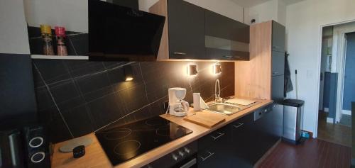 Chartres Apartment | Bruno's 52 m2 apartment, all comforts, balcony, free parking