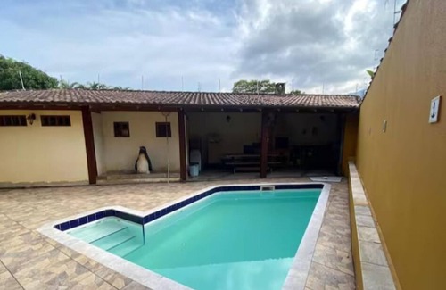 Pereque House | Bruno's yellow mansion