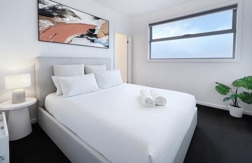 Brunswick Apartment | Brunswick Living Spacious 2B2B with Parking