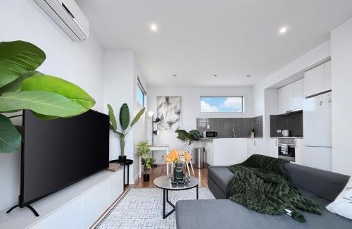 Brunswick Apartment | Brunswick Living Spacious 2B2B with Parking