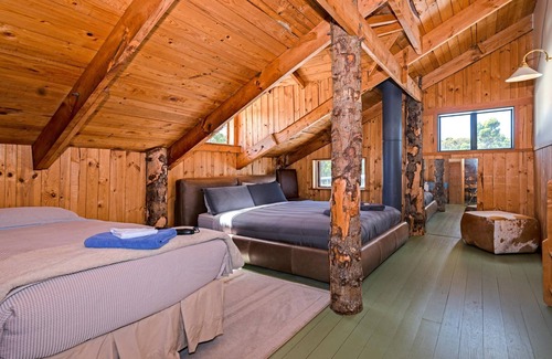 South Bruny Cabin | Bruny Island Lodge - Set amongst 860 acres of pristine bushland in remote South Bruny is The Lodge, a rustic timber chalet on the hill above Oyster Cove on Mickey’s Bay. The Lodge offers a unique experience on Bruny Island; it combines spectacular n