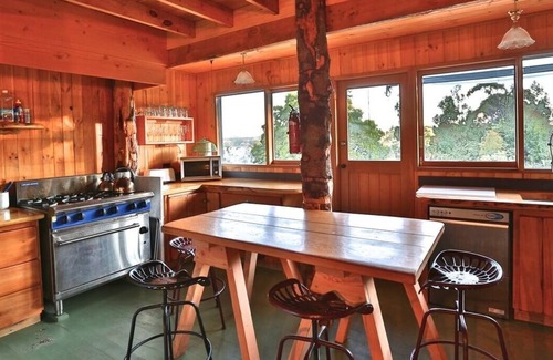 South Bruny House | Bruny Island Lodge ~ Rustic timber chalet!
