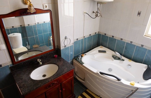 Bole House | Brusali Guest House