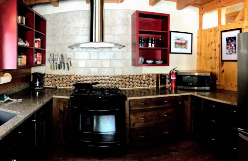 Blacksburg House | Brush Mtn Wilderness Lodge adjoining Jefferson Nat'l Forest 6.5 mi. to VT Campus