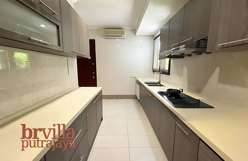 Putrajaya Villa | BRVilla 5-bedroom villa in IOI Resort City Putrajaya with PRIVATE POOL