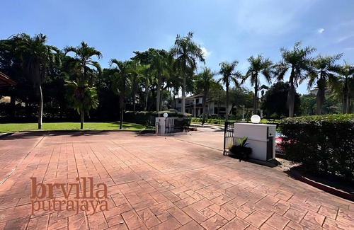 Putrajaya Villa | BRVilla 5-bedroom villa in IOI Resort City Putrajaya with PRIVATE POOL