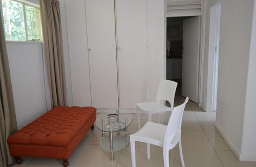 Greater Johannesburg Metropolitan Area Apartment | Bryanston Elgin - Cottage 2