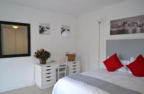 Greater Johannesburg Metropolitan Area Apartment | Bryanston Elgin - Cottage 2