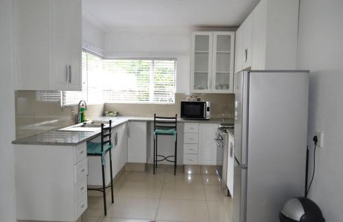 Greater Johannesburg Metropolitan Area Apartment | Bryanston Elgin - Cottage 3